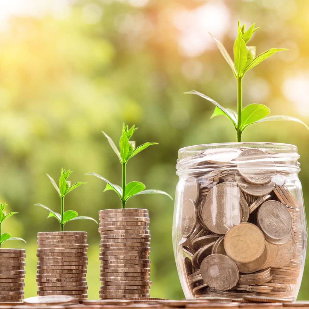 money jars growing in size
